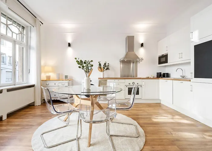Stylish 2-Bed Apartment In Gare, Near Cafes & Shop