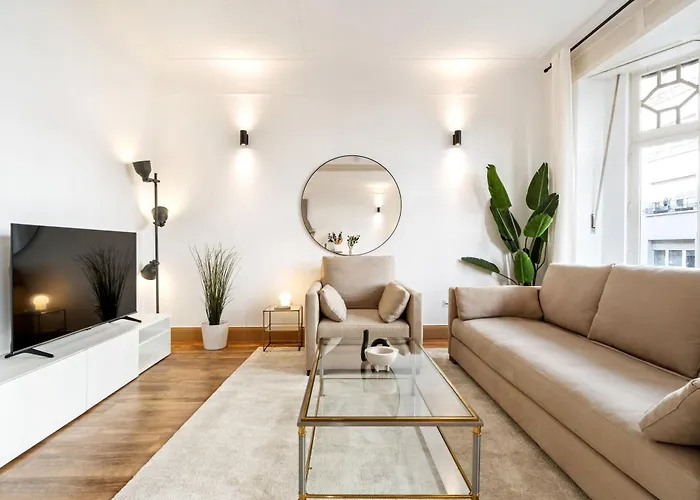 Stylish 2-Bed Apartment In Gare, Near Cafes & Shop