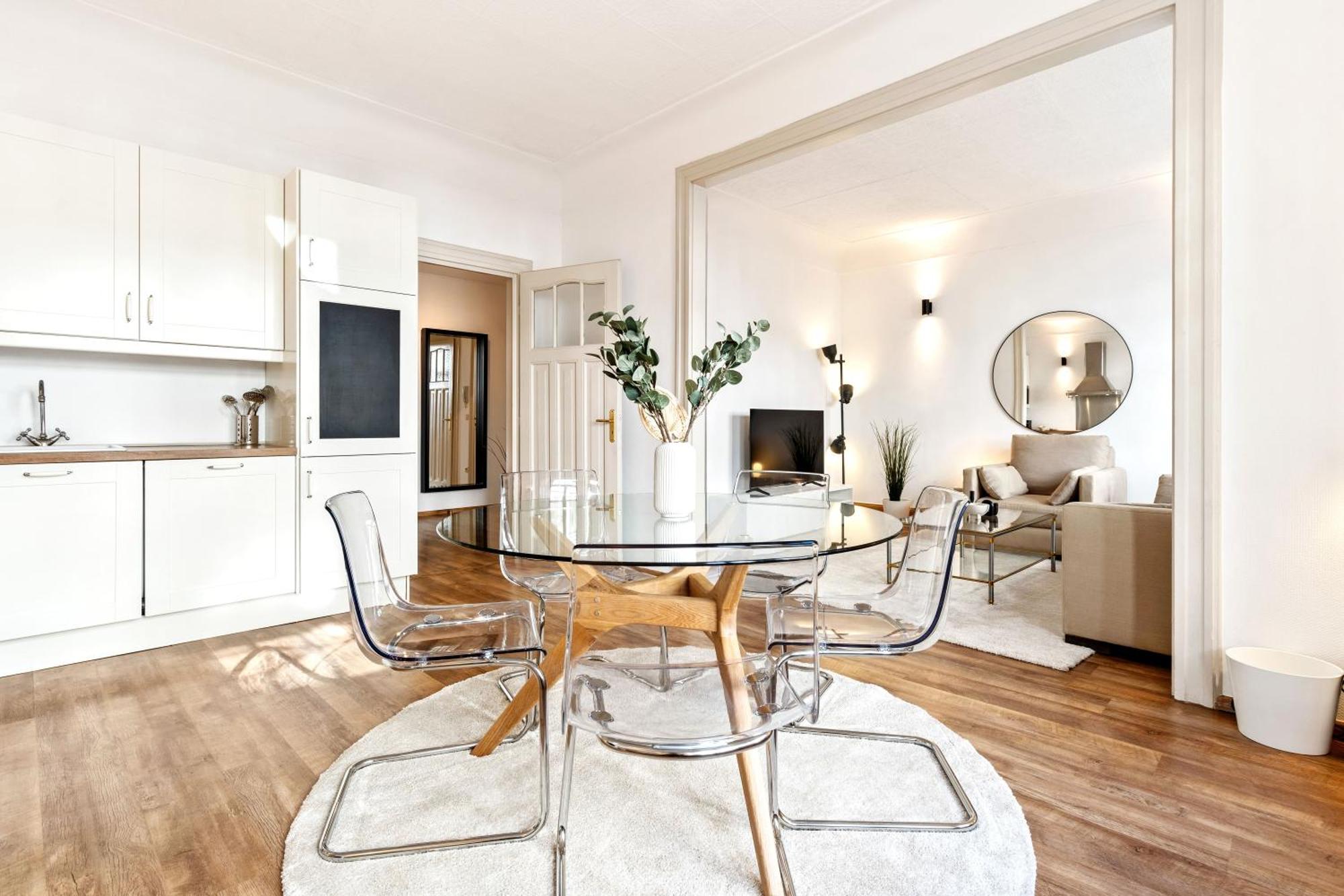 Apartment Stylish 2-bed In Gare, Near Cafes & Shop
