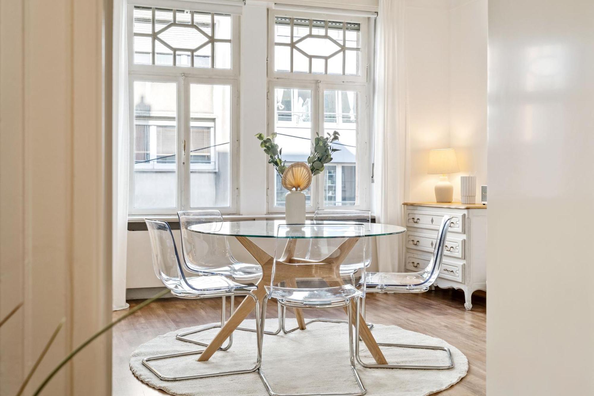 Stylish 2-bed In Gare, Near Cafes & Shop Apartment *