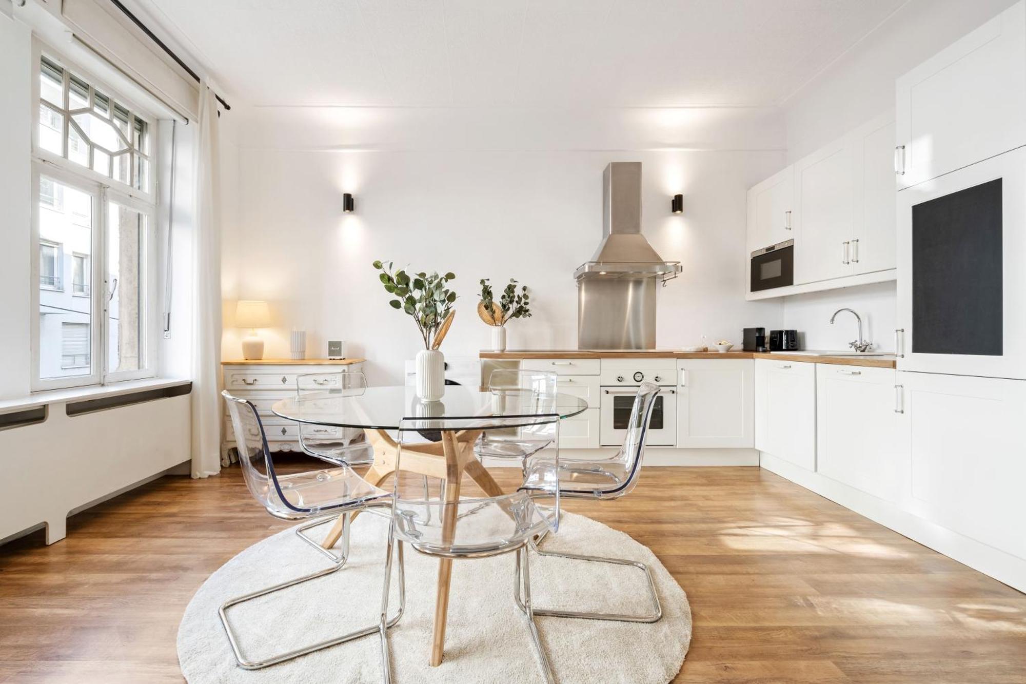Stylish 2-bed In Gare, Near Cafes & Shop Apartment Luxembourg