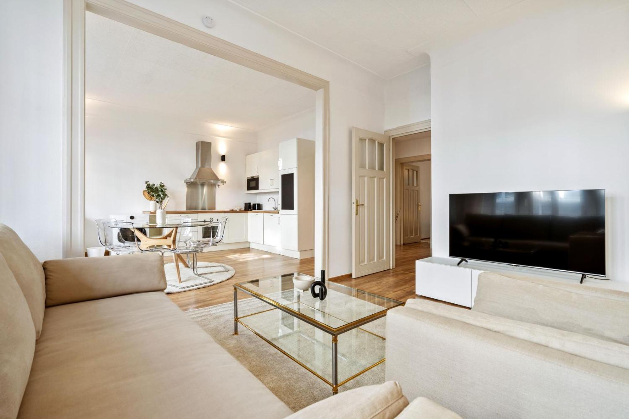 Stylish 2-bed In Gare, Near Cafes & Shop *