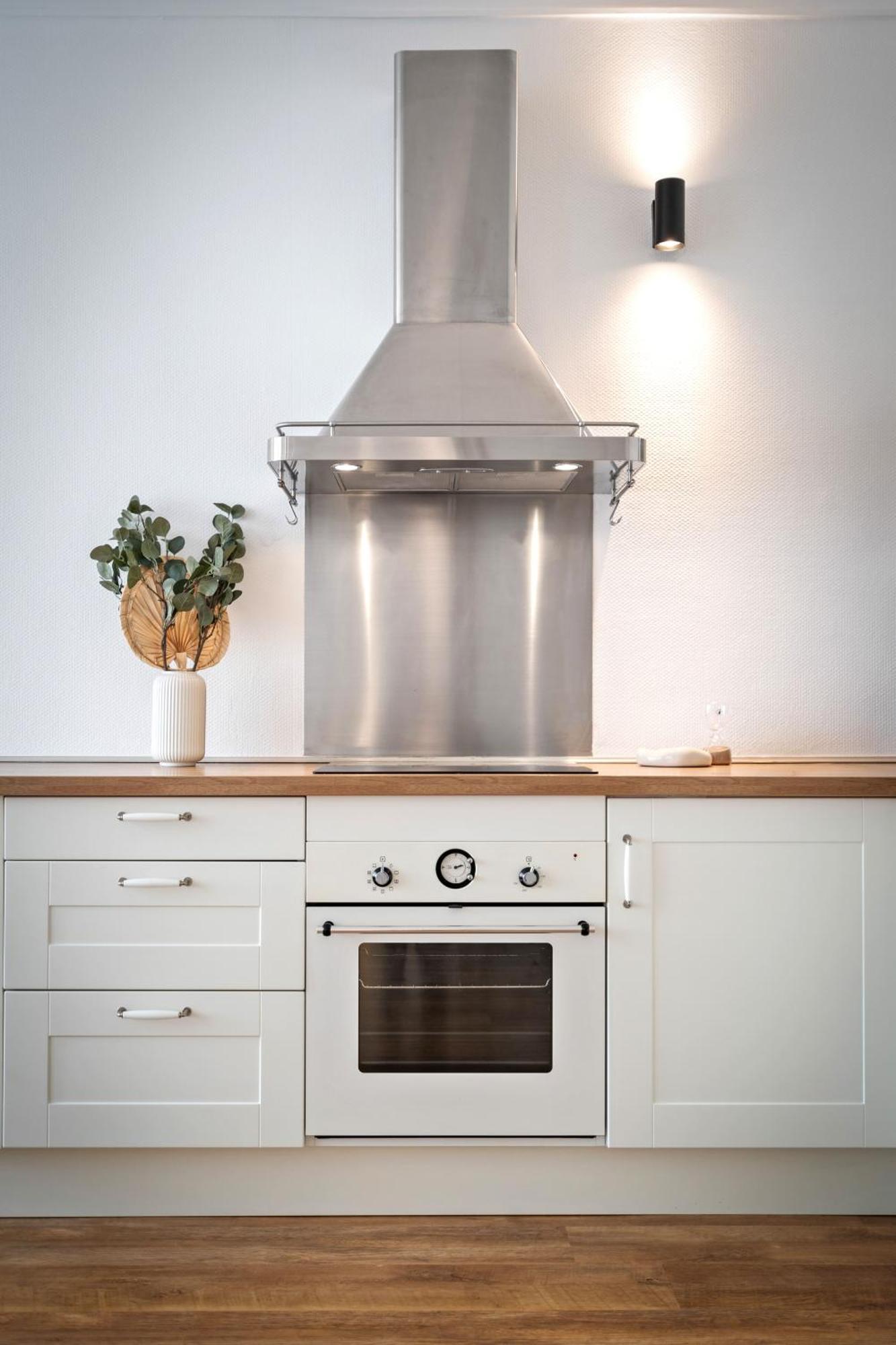 Stylish 2-bed In Gare, Near Cafes & Shop Apartment *