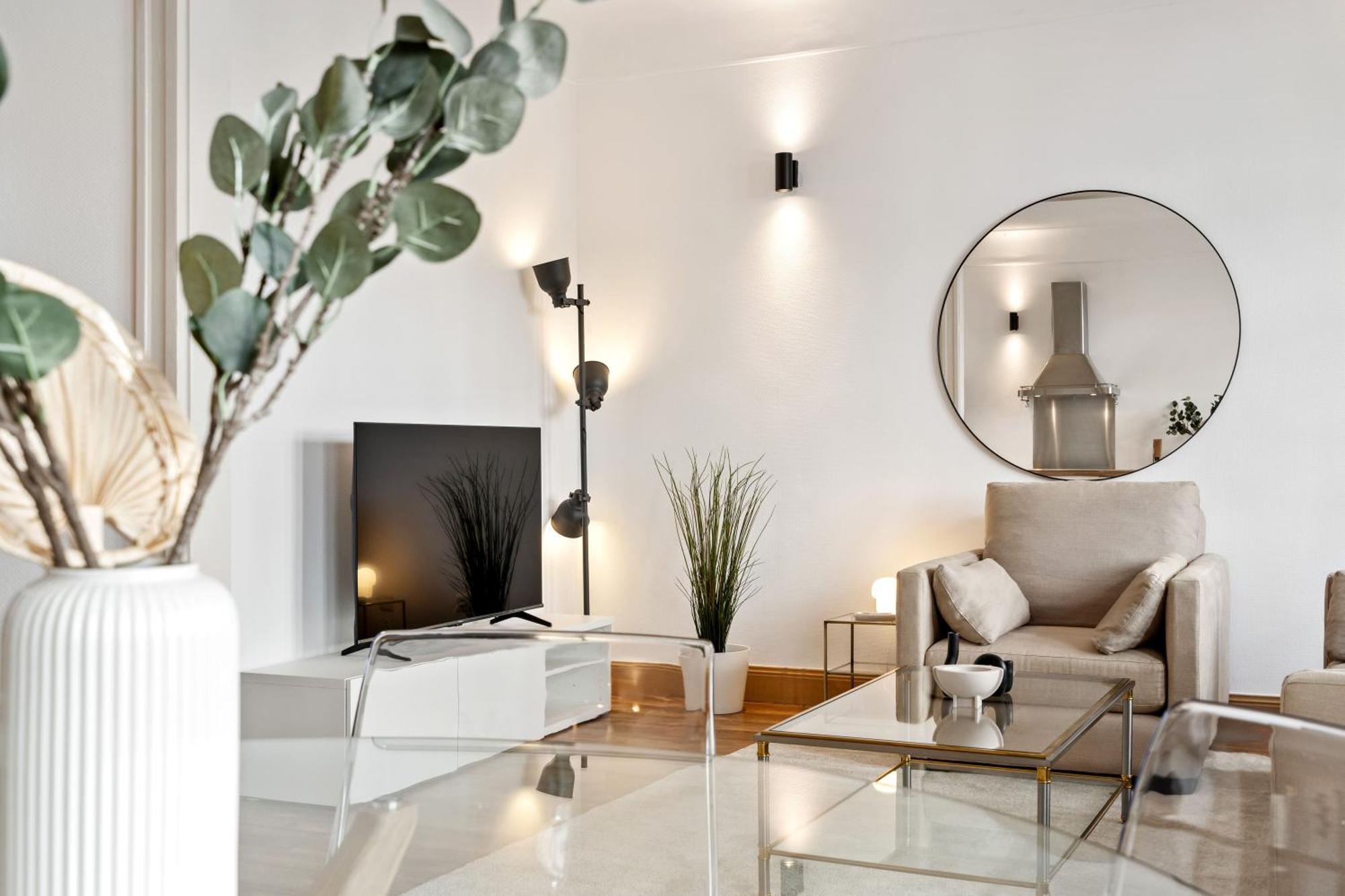 Apartment Stylish 2-bed In Gare, Near Cafes & Shop *
