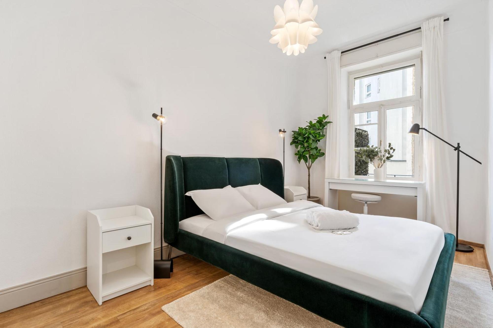 Stylish 2-bed In Gare, Near Cafes & Shop *