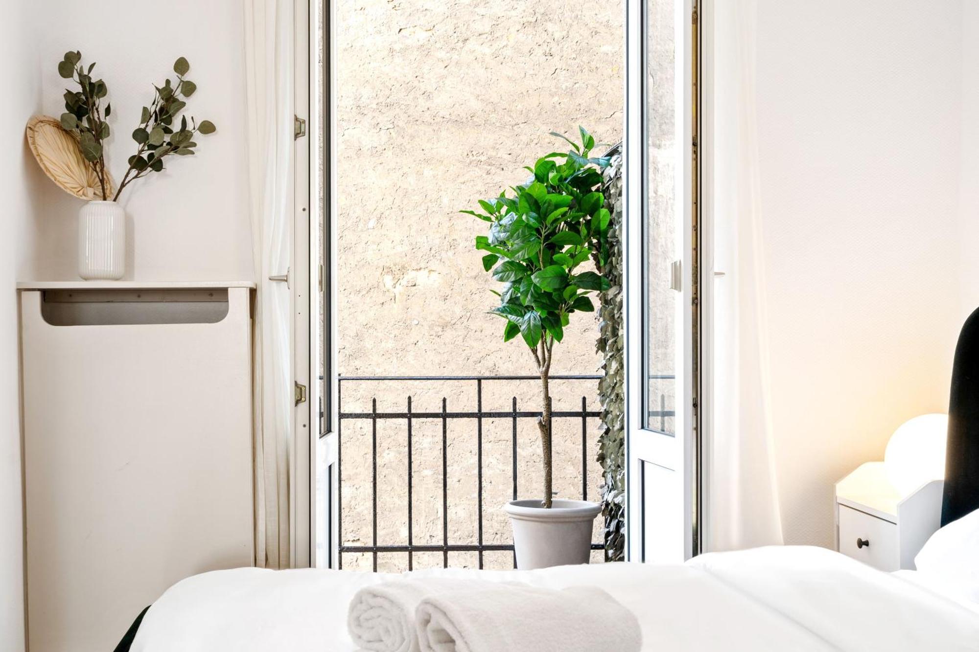 Apartment Stylish 2-bed In Gare, Near Cafes & Shop