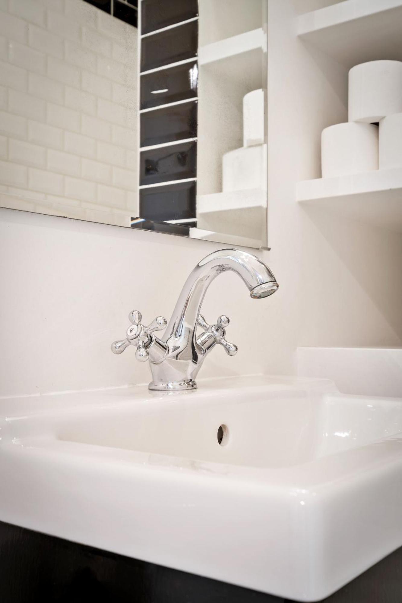 Stylish 2-bed In Gare, Near Cafes & Shop Apartment *