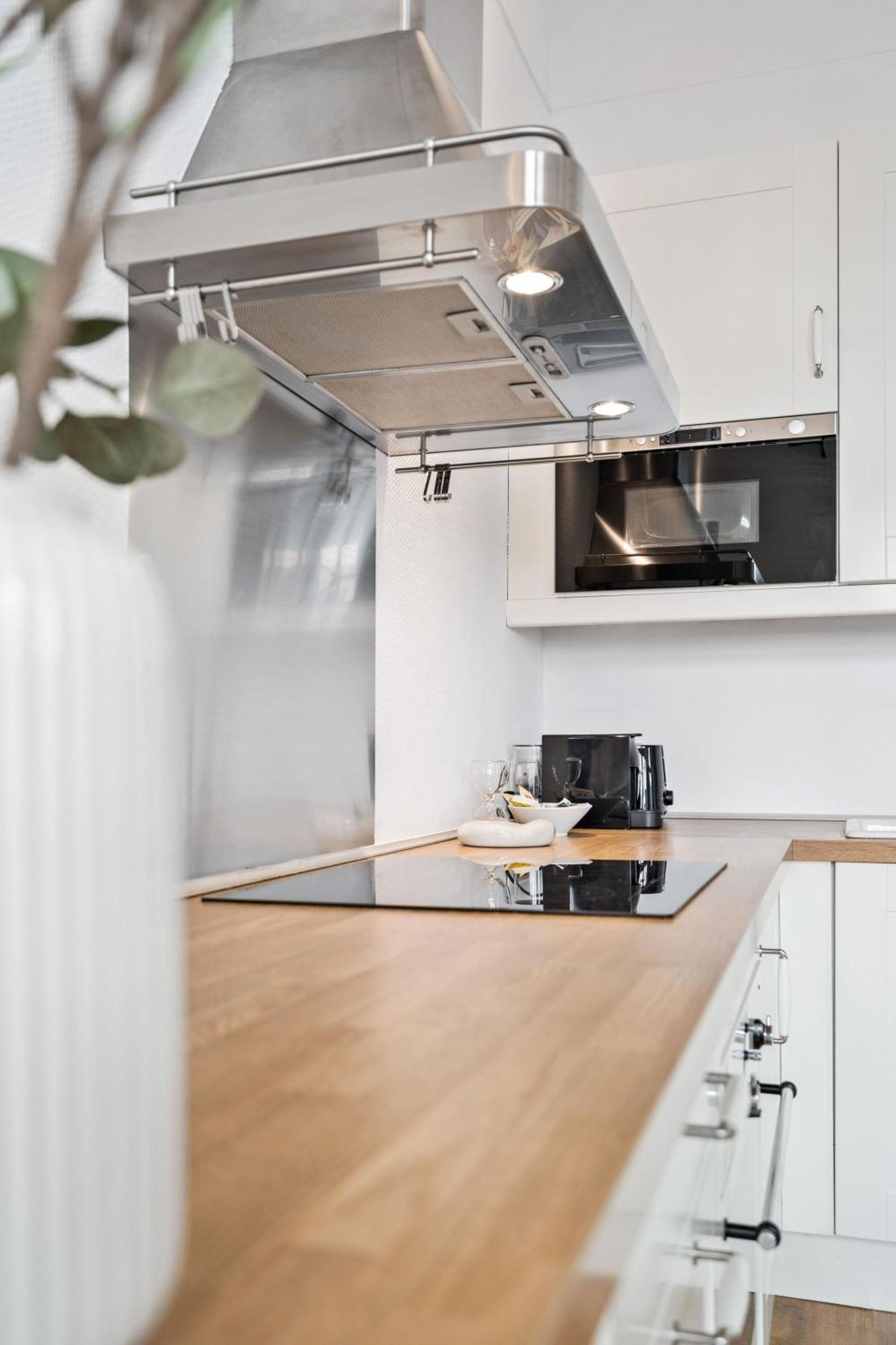 Apartment Stylish 2-bed In Gare, Near Cafes & Shop *